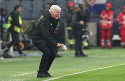 coach Gian Piero Gasperini issues instructions to his players during the UEFA Champions League 2024/25 League Phase MD3 match between Atalanta BC and Celtic FC at Stadio di Bergamo on October 23, 2024 in Bergamo, Italy. (Photo by Marco Luzzani/Getty Images)