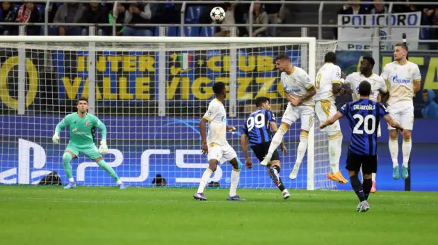 epa11636465 Inter Milan's Hakan Calhanoglu (R) scores the 1-0 goal against goalkeeper Omri Glazer of Crvena Zvezda during the UEFA Champions League soccer match between FC Inter and FK Crvena Zvezsa, in Milan, Italy, 01 October 2024. EPA-EFE/MATTEO BAZZI