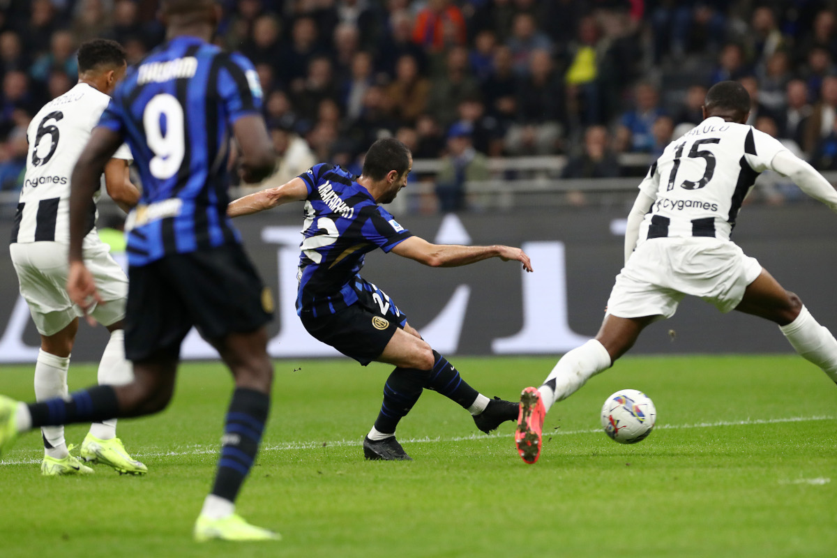 MILAN, ITALY - OCTOBER 27: Henrikh Mkhitaryan of FC Internazionale scores his team's second goal during the Serie A match between FC Internazionale and Juventus at Stadio Giuseppe Meazza on October 27, 2024 in Milan, Italy. (Photo by Marco Luzzani/Getty Images)