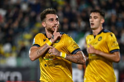 epa11692864 Udinese's Iker Bravo celebrates after scoring the 0-2 goal during the Italian soccer Serie A match between Venezia Football Club and Udinese Calcio at the Pier Luigi Penzo stadium in Venice, Italy, 30 October 2024. EPA-EFE/Alessio Marini