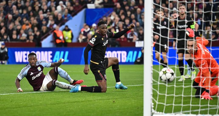 BIRMINGHAM, ENGLAND - OCTOBER 22: Jhon Duran of Aston Villa scores his team's second goal during the UEFA Champions League 2024/25 League Phase MD3 match between Aston Villa FC and Bologna FC 1909 at Villa Park on October 22, 2024 in Birmingham, England. (Photo by Dan Mullan/Getty Images)