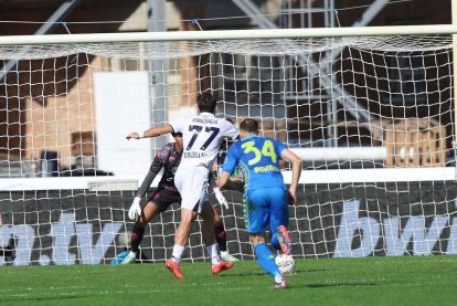 EMPOLI, ITALY - OCTOBER 20: Khvicha Kravatskhelia of SSC Napoli scores a goal during the Serie A match between Empoli and Napoli at Stadio Carlo Castellani on October 20, 2024 in Empoli, Italy. (Photo by Gabriele Maltinti/Getty Images)