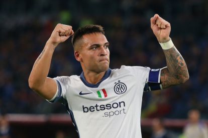 ROME, ITALY - OCTOBER 20: Lautaro Martinez of FC Internazionale celebrates after scoring the opening goal during the Serie A match between AS Roma and FC Internazionale at Stadio Olimpico on October 20, 2024 in Rome, Italy. (Photo by Paolo Bruno/Getty Images)