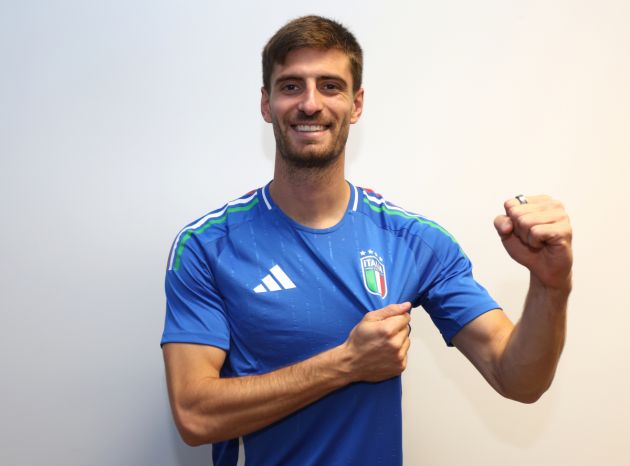 FLORENCE, ITALY - OCTOBER 07: Matteo Gabbia of Italy poses for a portrait prior to the Italy training session at Centro Tecnico Federale di Coverciano on October 07, 2024 in Florence, Italy. (Photo by Claudio Villa/Getty Images)