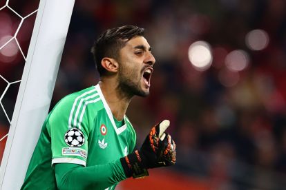 epa11638788 Goalkeeper Mattia Perin of Juventus reacts  during the UEFA Champions League match between RB Leipzig and Juventus in Leipzig, Germany, 02 October 2024.  EPA-EFE/FILIP SINGER