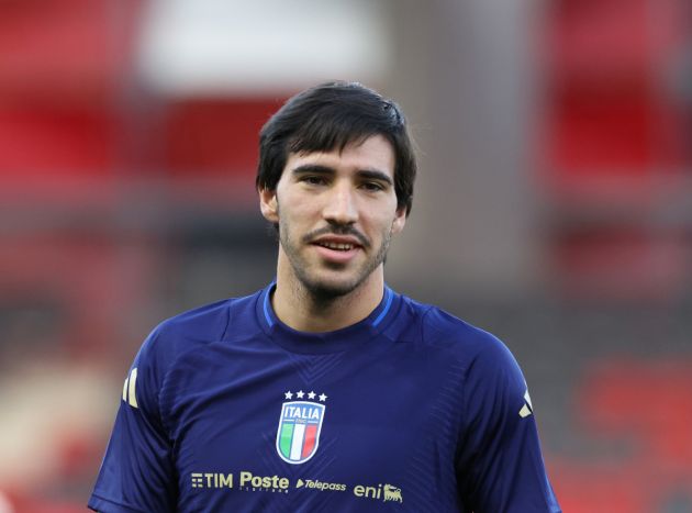 BUDAPEST, HUNGARY - SEPTEMBER 08: Sandro Tonali of Italy looks on during a Italy training session at Bozsik Stadion on September 08, 2024 in Budapest, Hungary. (Photo by Claudio Villa/Getty Images)