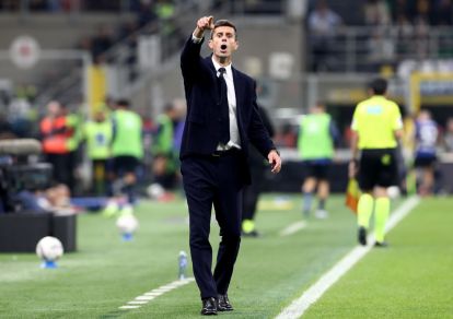 MILAN, ITALY - OCTOBER 27: Thiago Motta, Head Coach of Juventus, gestures during the Serie A match between FC Internazionale and Juventus at Stadio Giuseppe Meazza on October 27, 2024 in Milan, Italy. (Photo by Marco Luzzani/Getty Images)