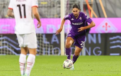 epa11646294 Fiorentina midfielder Yacine Adli in action during the Italian Serie A soccer match ACF Fiorentina vs AC Milan at Artemio Franchi Stadium in Florence, Italy, 06 October 2024. EPA-EFE/CLAUDIO GIOVANNINI