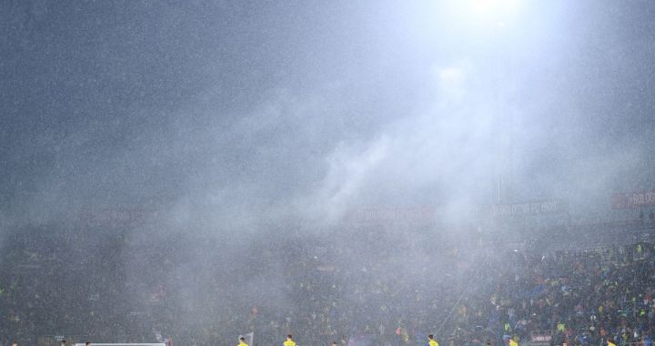 BOLOGNA, ITALY - SEPTEMBER 18: Heavy rain at kick off during the UEFA Champions League 2024/25 League Phase MD1 match between Bologna FC 1909 and FC Shakhtar Donetsk at Stadio Renato Dall'Ara on September 18, 2024 in Bologna, Italy. (Photo by Justin Setterfield/Getty Images)