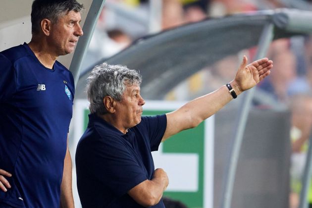 LODZ, POLAND - AUGUST 17: Mircea Lucescu coach of Dynamo Kyiv gestures during Dynamo Kyiv v SL Benfica - UEFA Champions League Play-Off First Leg at LKS Stadium on August 17, 2022 in Lodz. (Photo by Adam Nurkiewicz/Getty Images)