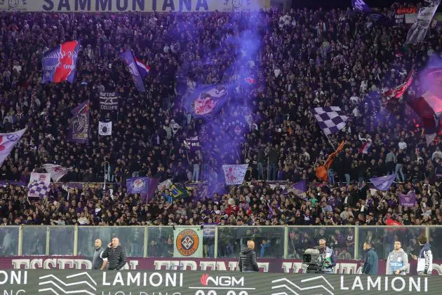 FLORENCE, ITALY - OCTOBER 6: Fans of ACF Fiorentina during the Serie match between Fiorentina and Milan at Stadio Artemio Franchi on October 6, 2024 in Florence, Italy. (Photo by Gabriele Maltinti/Getty Images)