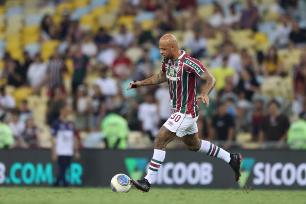 RIO DE JANEIRO, BRAZIL - SEPTEMBER 21: Felipe Melo of Fluminense controls the ball during a Brasileirao 2024 match between Fluminense and Botafogo at Maracana Stadium on September 21, 2024 in Rio de Janeiro, Brazil. (Photo by Lucas Figueiredo/Getty Images)