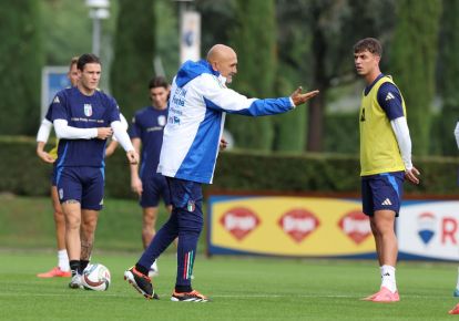 Spalletti in a training session for Italy