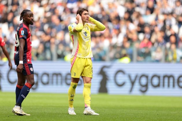 TURIN, ITALY - OCTOBER 06: Antoine Makoumbou of Cagliari Calcio looks on as Dusan Vlahovic of Juventus reactsduring the Serie A match between Juventus FC and Cagliari Calcio at Allianz Stadium on October 06, 2024 in Turin, Italy. (Photo by Jonathan Moscrop/Getty Images)