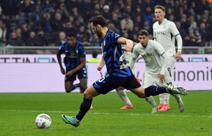 Inter Milan’s Hakan Calhanoglu takes a penalty kick during the Italian Serie A soccer match between Inter and Napoli at Giuseppe Meazza stadium in Milan, Italy, 10 November 2024. EPA-EFE/NICOLA MARFISI