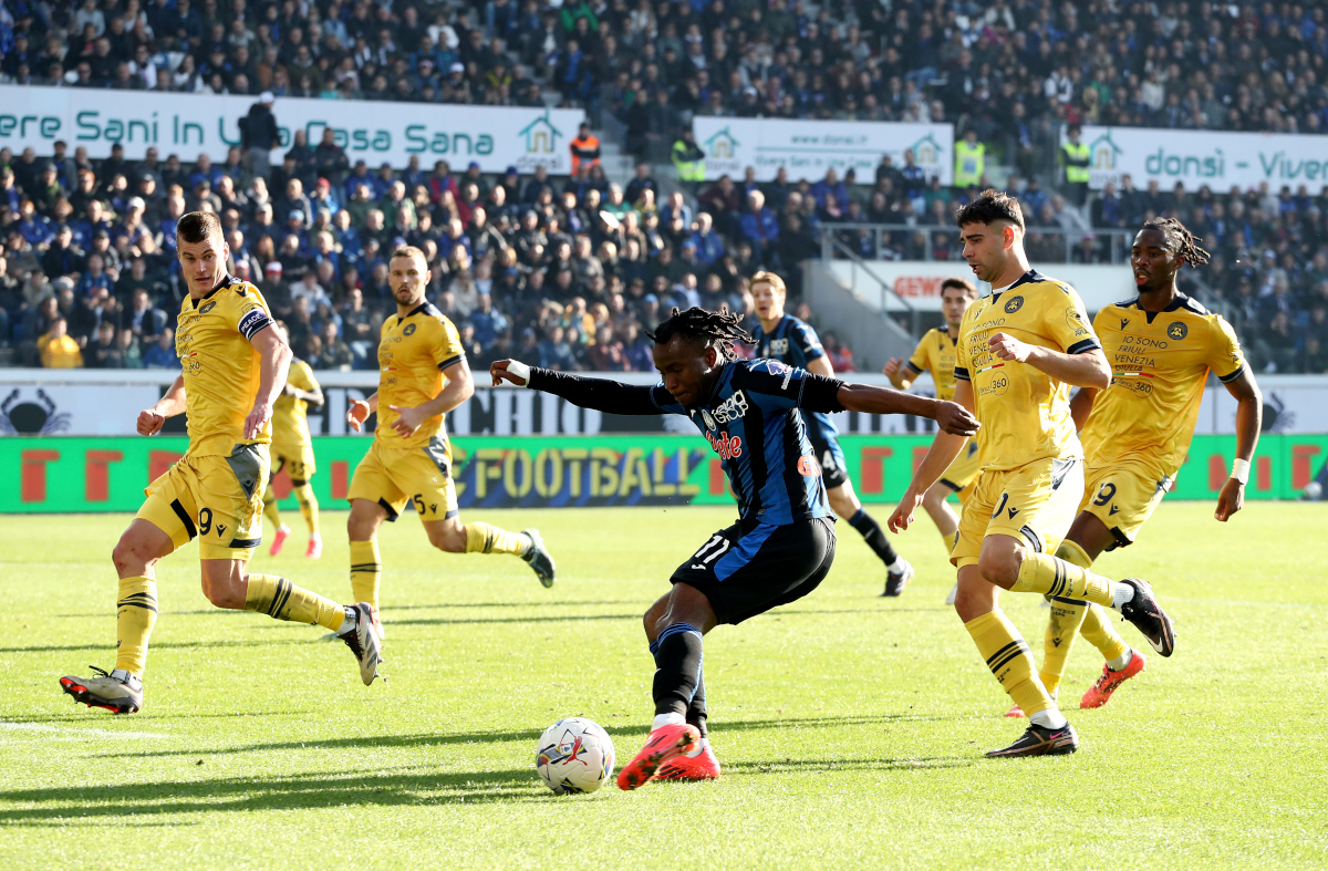 BERGAME, ITALIE - 10 NOVEMBRE : Ademola Lookman d'Atalanta tourne lors du match de série A entre Atalanta et Udinese au stade Gewiss le 10 novembre 2024 à Bergame, Italie. (Photo de Marco Luzzani/Getty Images)