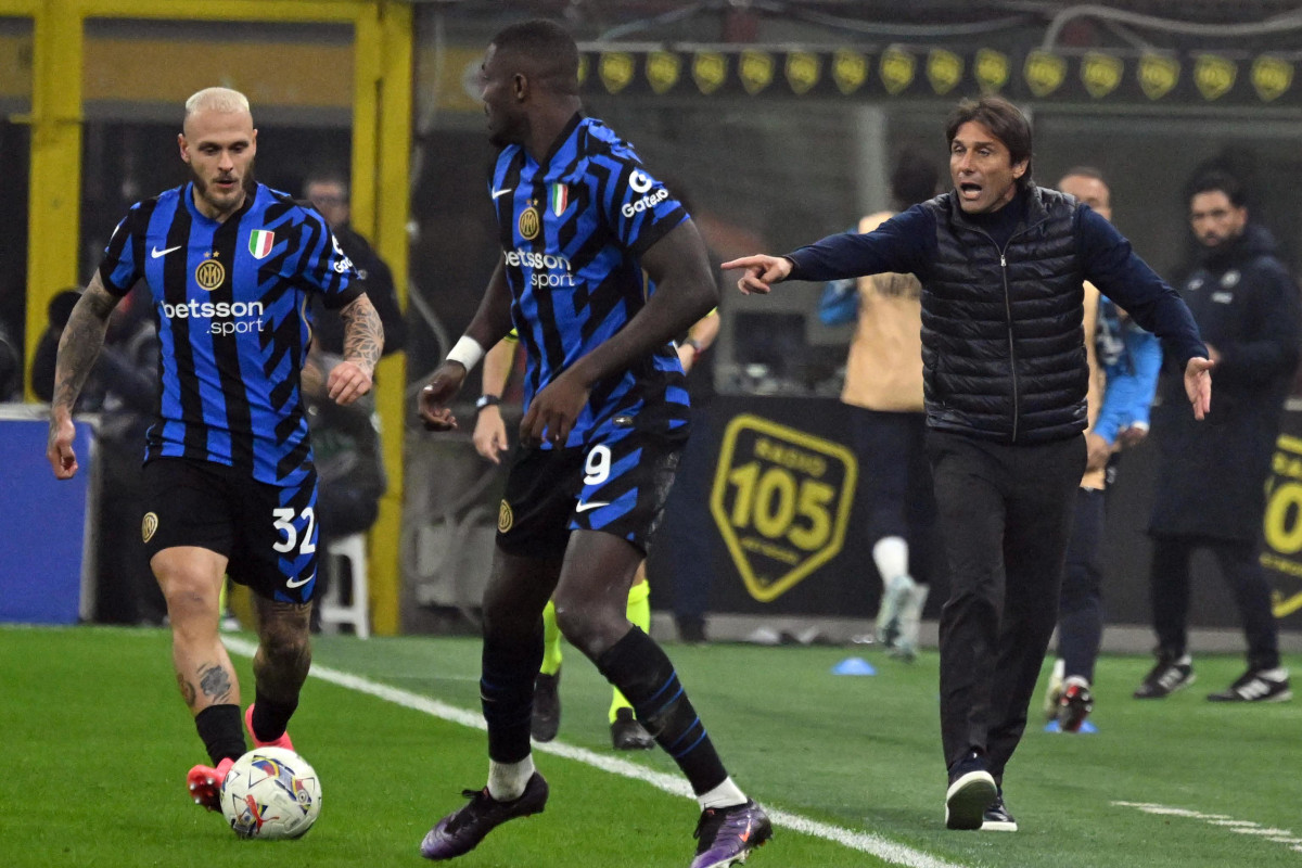 Antonio Conte gesticula durante un Inter vs Napoli