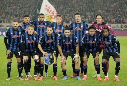 epa11705969 Players of Atalanta pose for photographs prior to the UEFA Champions League league phase match between VfB Stuttgart and Atalanta BC, in Stuttgart, Germany, 06 November 2024. EPA-EFE/RONALD WITTEK