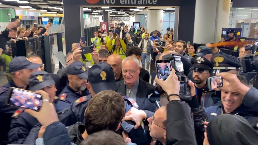 Sandro Ranieri Coach Video: Happy Roma fans welcome back new coach Ranieri at airport, age 73