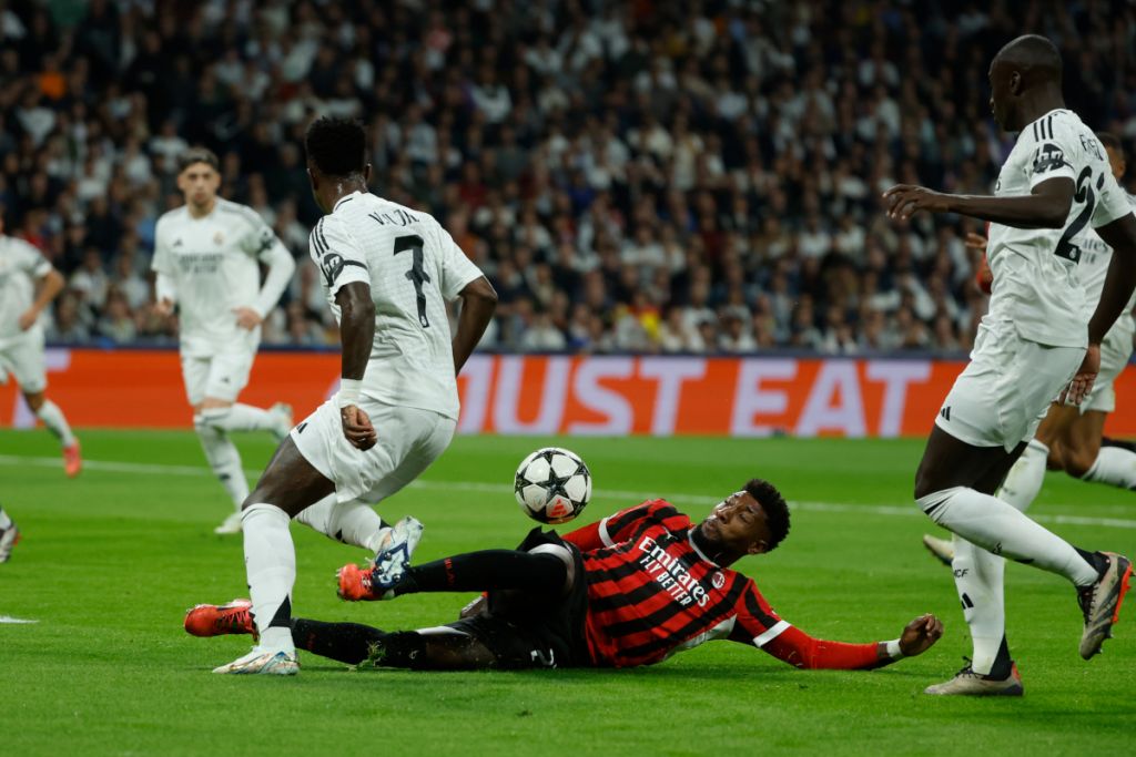 The Incredible Transfer Emerson Royal Joins Besiktas From Milan - 56eg93h