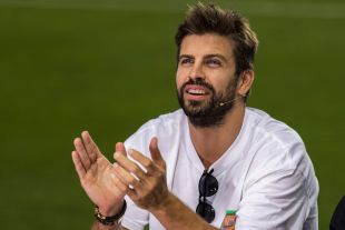 Video: Pique trolls Casillas while wearing Juventus shirt