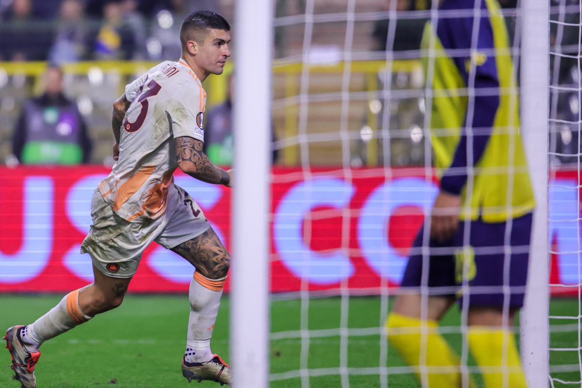 epa11708126 Gianluca Mancini of AS Roma celebrates scoring the 0-1 goal during the UEFA Europa League match between Union SG and AS Roma in Brussels, Belgium, 07 November 2024. EPA-EFE/OLIVIER MATTHYS