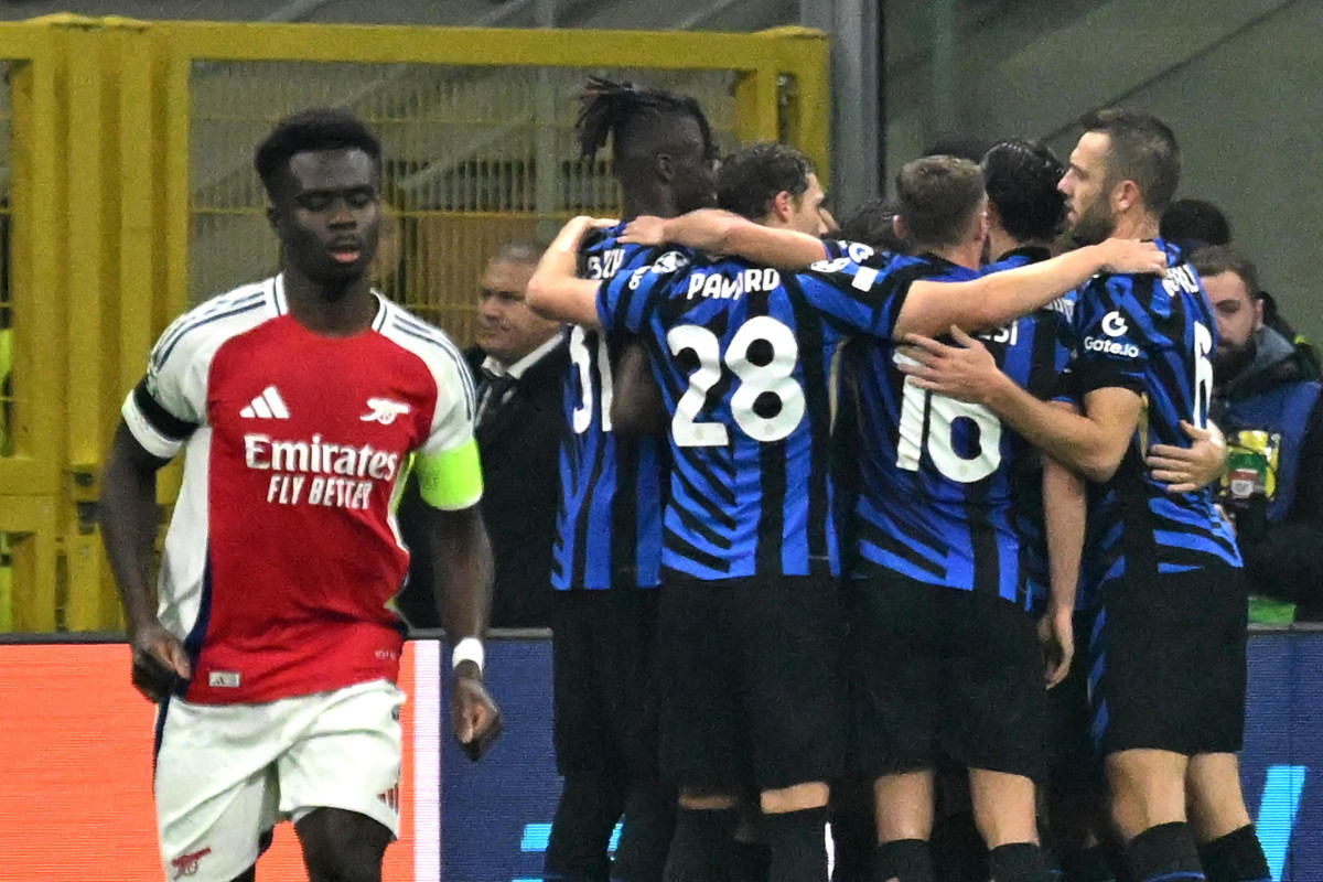 epa11706125 Inter Milan's players celebrate the 1-0 goal during the UEFA Champions League soccer match between Inter and Arsenal FC at the Giuseppe Meazza stadium in Milan, Italy, November 6, 2024. EPA-EFE/NICOLA MARFISI