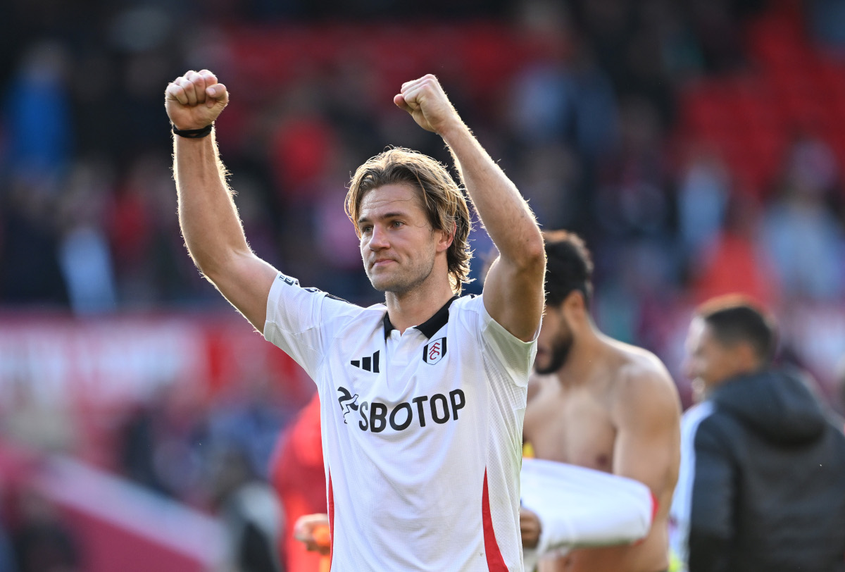 NOTTINGHAM, ENGLAND - SEPTEMBER 28: Joachim Andersen of Fulham celebrates at the end of the Premier League match between Nottingham Forest FC and Fulham FC at City Ground on September 28, 2024 in Nottingham, England. (Photo by Michael Regan/Getty Images)