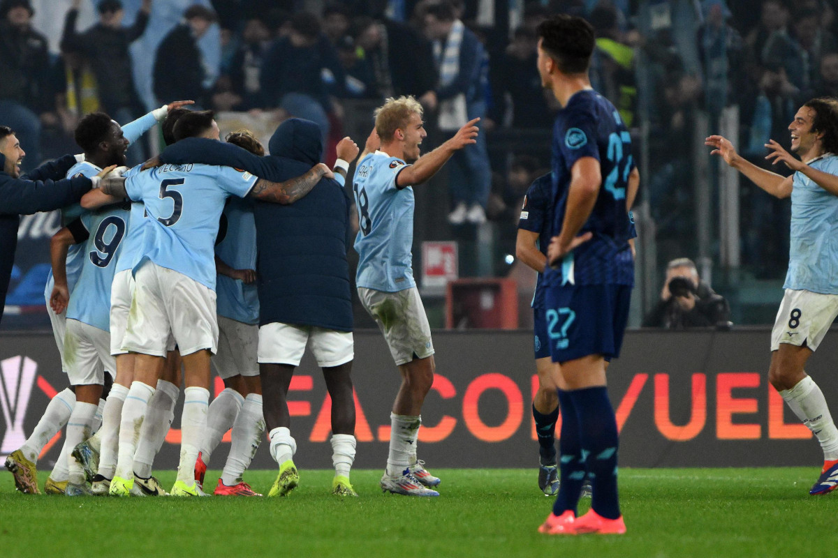 epa11708894 Players of SS Lazio celebrate winning the UEFA Europa League soccer match between SS Lazio and FC Porto, in Rome, Italy, 07 November 2024. EPA-EFE/ETTORE FERRARI