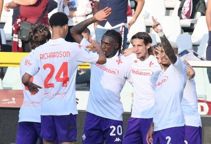 epa11698919 Fiorentina's Moise Kean jubilates after scoring during the Italian Serie A soccer match Torino FC vs AC Fiorentina at the Olimpico Grande Torino Stadium in Turin, Italy, 3 November 2024. EPA-EFE/ALESSANDRO DI MARCO