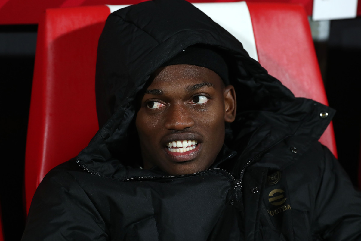 MONZA, ITALY - NOVEMBER 02: Rafael Leao of AC Milan looks on before the Serie A match between AC Monza and AC Milan at U-Power Stadium on November 02, 2024 in Monza, Italy. (Photo by Marco Luzzani/Getty Images)