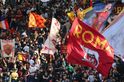 ROME, ITALY - NOVEMBER 10: AS Roma fans during the Serie A match between AS Roma and Bologna at Stadio Olimpico on November 10, 2024 in Rome, Italy. (Photo by Paolo Bruno/Getty Images)