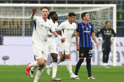 MILAN, ITALY - NOVEMBER 10: Scott McTominay of Napoli celebrates scoring his team's first goal during the Serie A match between FC Internazionale and Napoli at Stadio Giuseppe Meazza on November 10, 2024 in Milan, Italy. (Photo by Marco Luzzani/Getty Images)