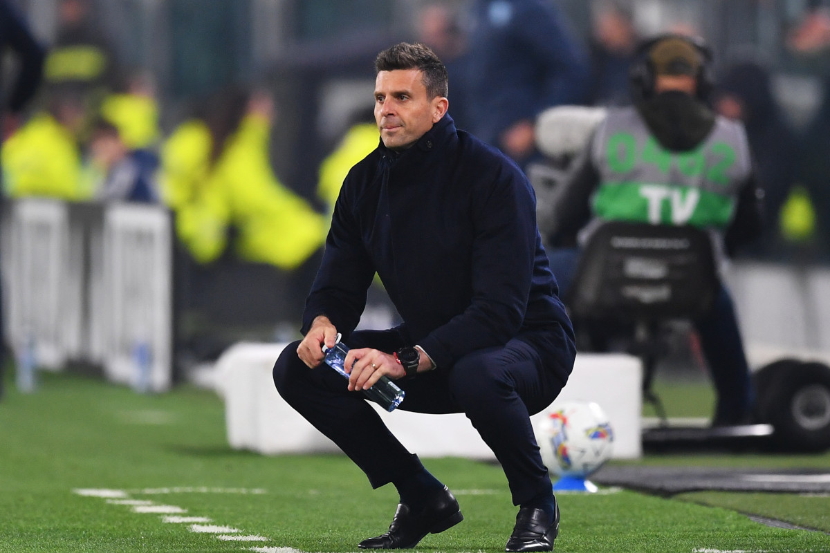 TURIN, ITALY - NOVEMBER 09: Thiago Motta, Head Coach of Juventus, crouches down as he looks on during the Serie A match between Juventus and Torino at Juventus Stadium on November 09, 2024 in Turin, Italy. (Photo by Valerio Pennicino/Getty Images)