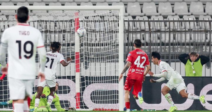 epa11698036 AC Milan's midfielder Tijjani Rejjnders scores goal during the Italian Serie A soccer match between AC Monza and AC Milan at U-Power Stadium in Monza, Italy, 02 November 2024. EPA-EFE/ROBERTO BREGANI