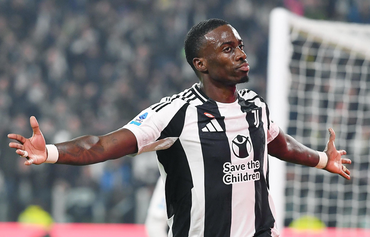 epa11712328 Juventus' Timothy Weah celebrates after scoring the 1-0 goal during the Italian Serie A soccer match between Juventus FC and Torino FC, in Turin, Italy, 09 November 2024. EPA-EFE/ALESSANDRO DI MARCO