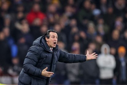 epa11744382 Aston Villa head coach Unai Emery reacts during the UEFA Champions League match between Aston Villa and Juventus in Birmingham, Great Britain, 27 November 2024. EPA-EFE/ADAM VAUGHAN