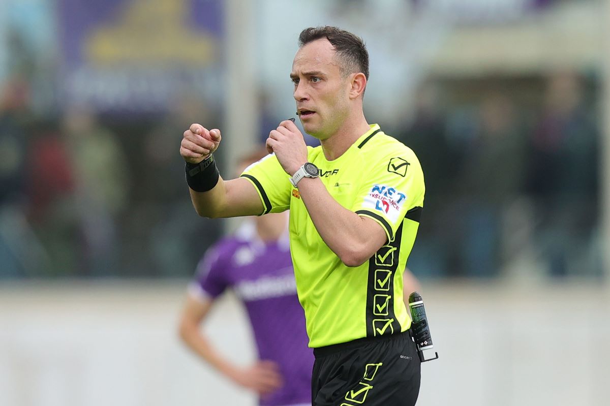 FLORENCE, ITALY - FEBRUARY 11: Ermanno Feliciani referee gestures during the Serie A TIM match between ACF Fiorentina and Frosinone Calcio - Serie A TIM at Stadio Artemio Franchi on February 11, 2024 in Florence, Italy. (Photo by Gabriele Maltinti/Getty Images)