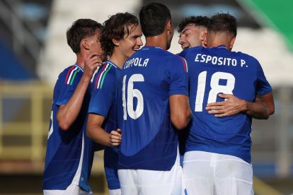 LATINA, ITALY - SEPTEMBER 05: Francesco Pio Esposito with his teammates of Italy U21 celebrates after scoring the team's second goal during 2025 Under 21 EURO Qualifying Group A match between Italy and San Marino at Stadio Domenico Francioni on September 05, 2024 in Latina, Italy. (Photo by Paolo Bruno/Getty Images)