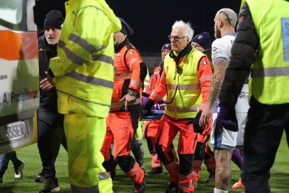 FLORENCE, ITALY - DECEMBER 1: Edoardo Bove of ACF Fiorentina is taken by ambulance during the Serie A match between Fiorentina and FC Internazionale at Stadio Artemio Franchi on December 1, 2024 in Florence, Italy. (Photo by Gabriele Maltinti/Getty Images)