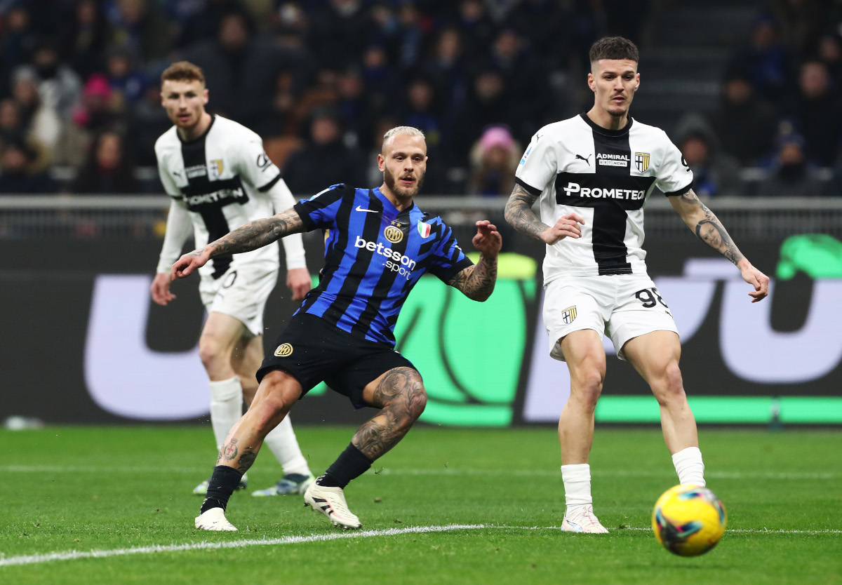 MILAN, ITALY - DECEMBER 06: Federico Dimarco of FC Internazionale scores his team's first goal during the Serie A match between FC Internazionale and Parma at Stadio Giuseppe Meazza on December 06, 2024 in Milan, Italy. (Photo by Marco Luzzani/Getty Images)