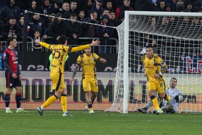 epa11796276 Inter's Lautaro Martinez (R) celebrates after scoring the 0-2 goal during the Italian Serie A soccer match Cagliari Calcio vs Inter FC at the Unipol domus in Cagliari, Italy, 28 December 2024. EPA-EFE/FABIO MURRU