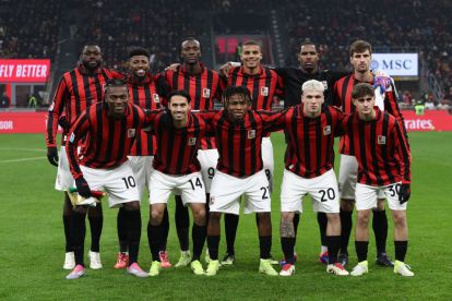 MILAN, ITALY - DECEMBER 15: Players of AC Milan pose for a photo prior to the Serie A match between AC Milan and Genoa at Stadio Giuseppe Meazza on December 15, 2024 in Milan, Italy. (Photo by Marco Luzzani/Getty Images)