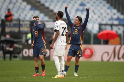 ROME, ITALY - DECEMBER 22: Paulo Dybala of AS Roma celebrates scoring his team's third goal during the Serie A match between AS Roma and Parma at Stadio Olimpico on December 22, 2024 in Rome, Italy. (Photo by Paolo Bruno/Getty Images)