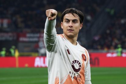 MILAN, ITALY - DECEMBER 29: Paulo Dybala of AS Roma gestures during the Serie A match between AC Milan and AS Roma at Stadio Giuseppe Meazza on December 29, 2024 in Milan, Italy. (Photo by Marco Luzzani/Getty Images)