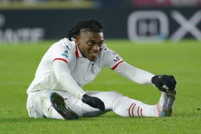 epa11787603 Milan's Rafael Leao during the Italian Serie A soccer match between Hellas Verona and AC Milan, in Verona, Italy, 20 December 2024. EPA-EFE/EMANUELE PENNACCHIO