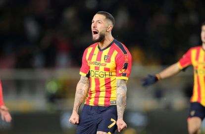 epa11789062 US Lecce's Tete Morente celebrates after scoring the 1-1 goal in the Italian Serie A soccer match between US Lecce and SS Lazo at the Via del Mare stadium in Lecce, Italy, 21 December 2024.  EPA-EFE/ABBONDANZA SCURO LEZZI