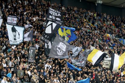 epa11683268 Udineses supporters cheer during the Italian Serie A soccer match Udinese Calcio vs Cagliari Calcio at the Friuli - Bluenergy Stadium in Udine, Italy, 25 October 2024. EPA-EFE/GABRIELE MENIS UEFA