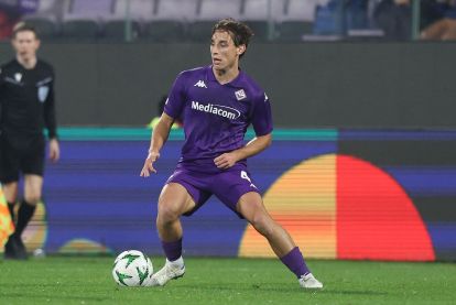 Edoardo Bove of ACF Fiorentina in action during the UEFA Conference League 2024/25 League match between ACF Fiorentina and Pafos FC at Stadio Artemio Franchi on November 28, 2024 in Florence, Italy. (Photo by Gabriele Maltinti/Getty Images)