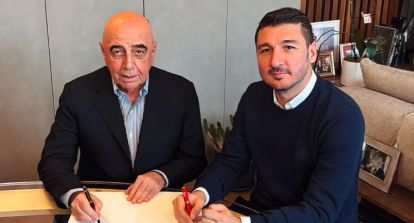 Salvatore Bocchetti signs his Monza contract with Adriano Galliani(acmonza.com)